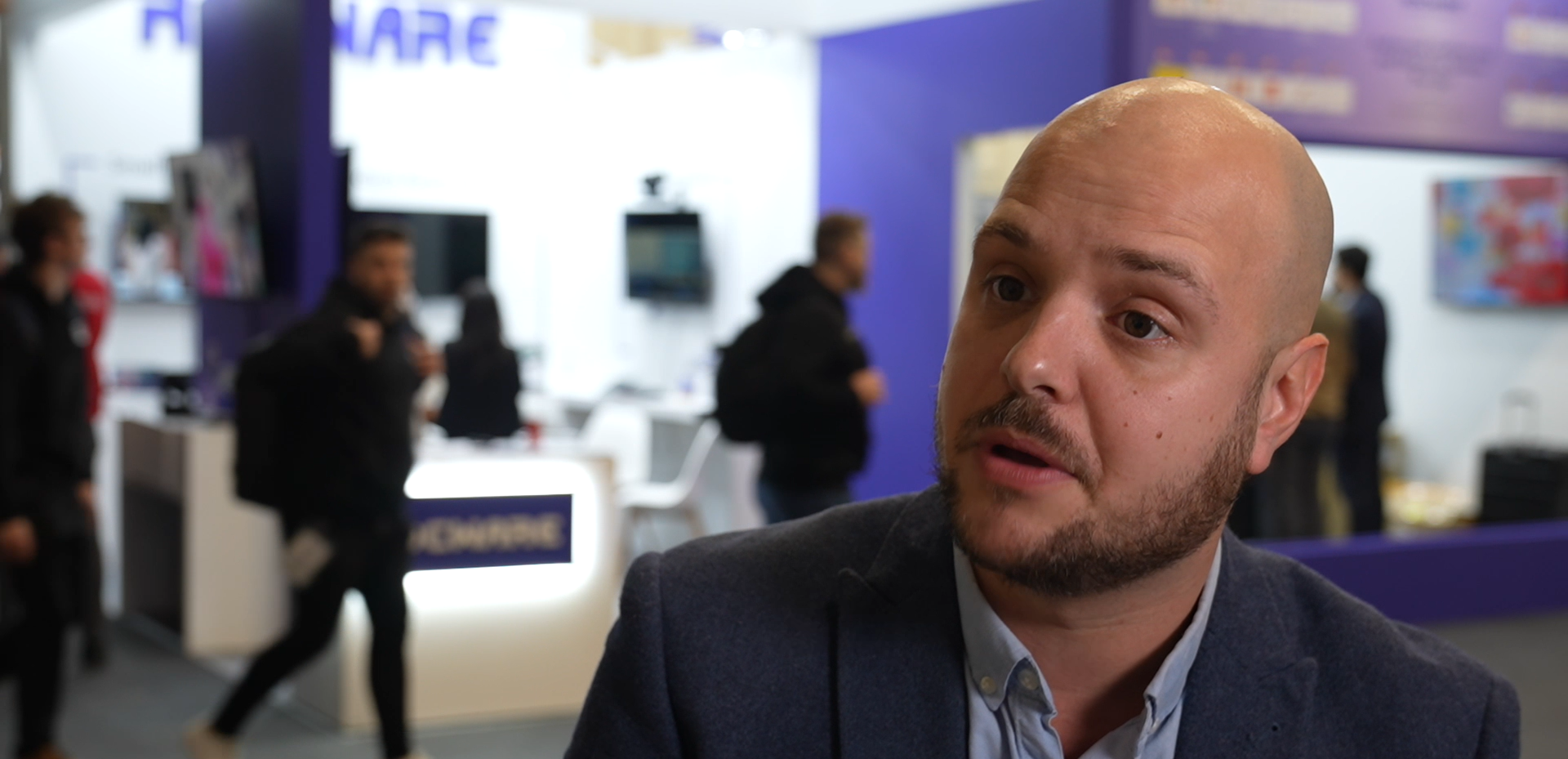 Cargar video: Rocware video conference with AI