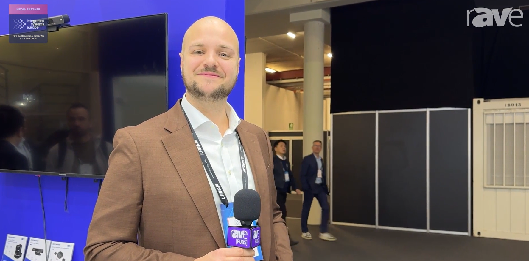 Charger la vidéo : AI Tracking | 4K Video | BYOD | Enterprise UC | Smart gallery